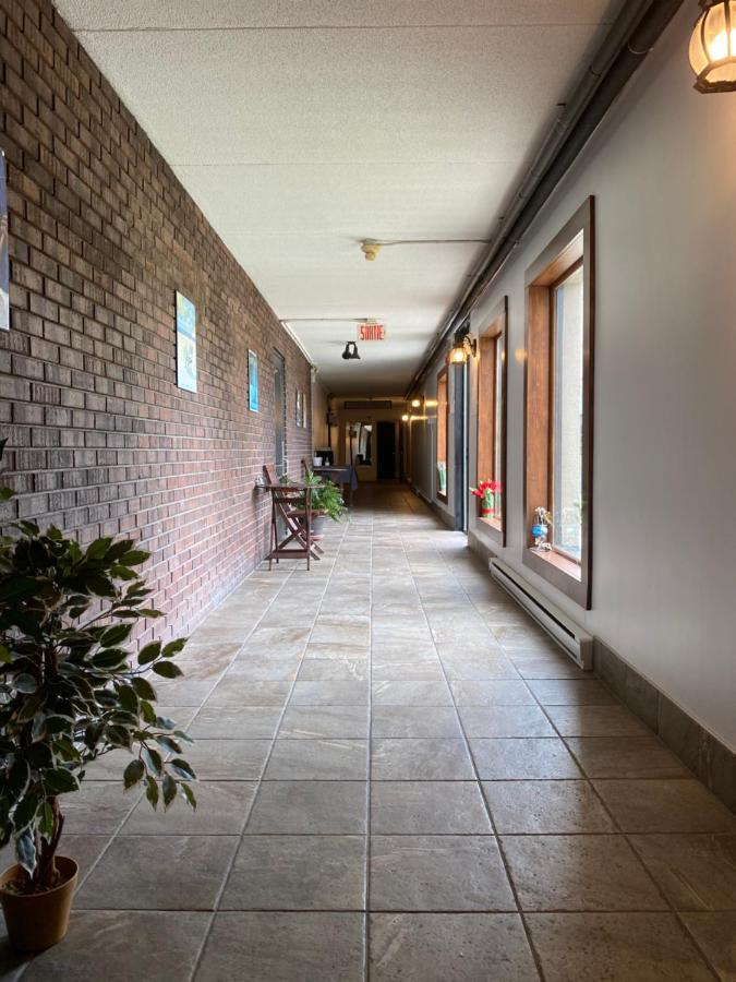 Motel St-Eustache Saint-Eustache Bagian luar foto